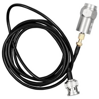 Schwarzes spiralförmiges Kabel mit Metallverbindern und einem silbernen zylindrischen Sensor oder Adapter auf weißem Hintergrund.