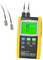 Ein Vibrationsmesser mit digitalem Display zeigt Messwerte an. Zwei Sensoren sind angeschlossen. Hauptfunktionen und Tasten sind sichtbar.