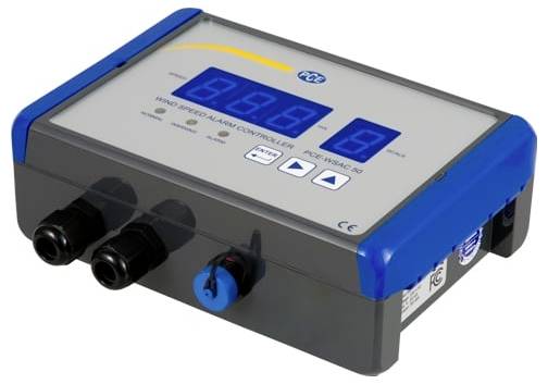 Blaugraues elektronisches Steuergerät mit digitalem Display und Tasten, dargestellt in geneigter Produktansicht.