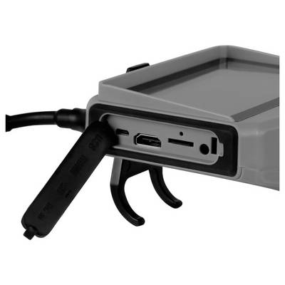 Nahaufnahme eines grauen elektronischen Geräts mit einem USB-Speicherstick, Kabelverbinder und zwei gekrümmten Schaltflächen/Griffen auf der Vorderseite.