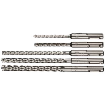 Fünf Bohrer unterschiedlicher Länge und Durchmesser, aus Metall, nebeneinander liegend, auf einem weißen Hintergrund.