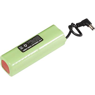 Ein grüner, zylindrischer Akku mit Aufdruck und einem Kabel, das in einem Winkel herausführt.