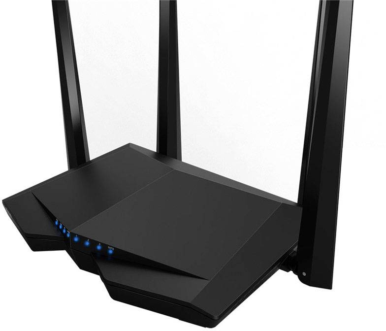 Schwarzer WLAN-Router mit zwei Antennen, blaue LEDs an der Vorderseite. Modernes Design für kabellose Internetverbindung.