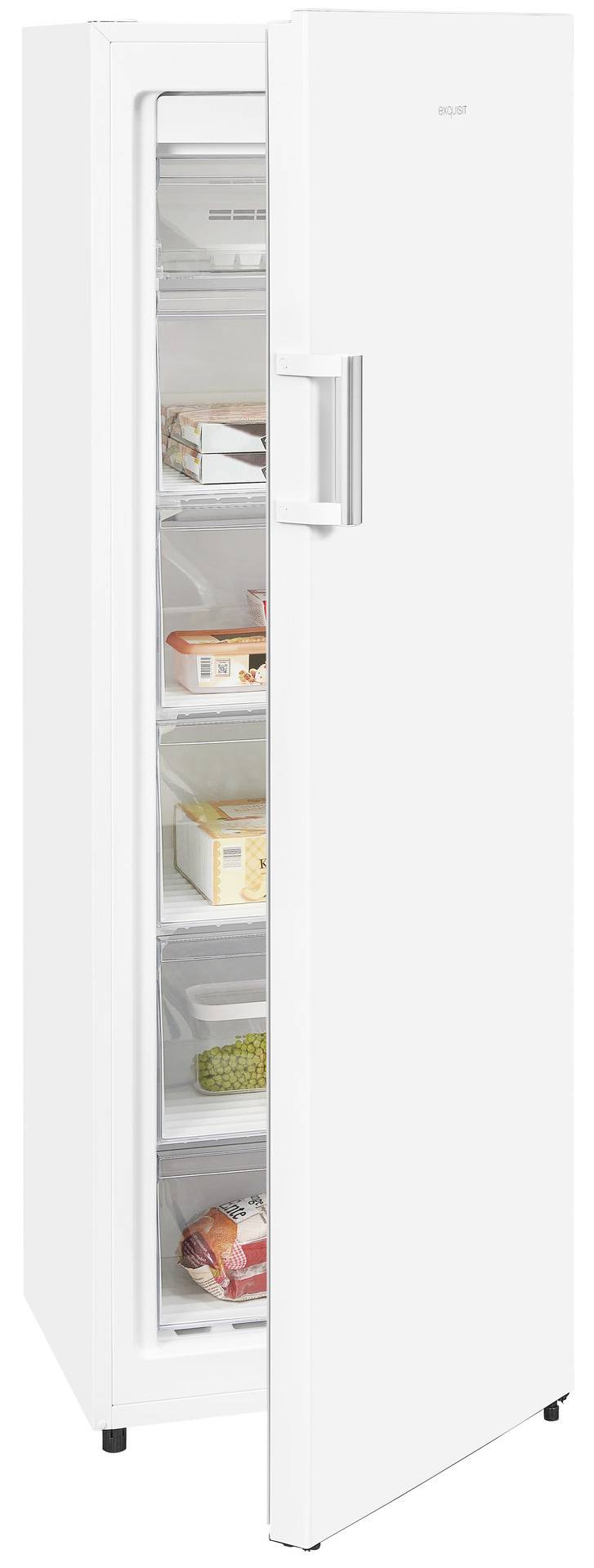 Ein geöffneter, weißer Gefrierschrank mit sechs Regalen, gefüllt mit verpackten Lebensmitteln und Frischwaren wie Gemüse.