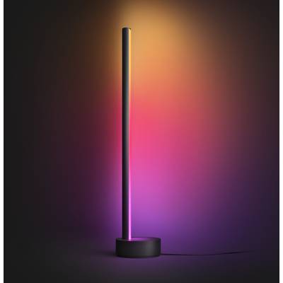 Eine schlanke, stehende Lampe auf rundem Sockel leuchtet in lebendigen Farben von Pink bis Orange und schafft eine stimmungsvolle Umgebung.