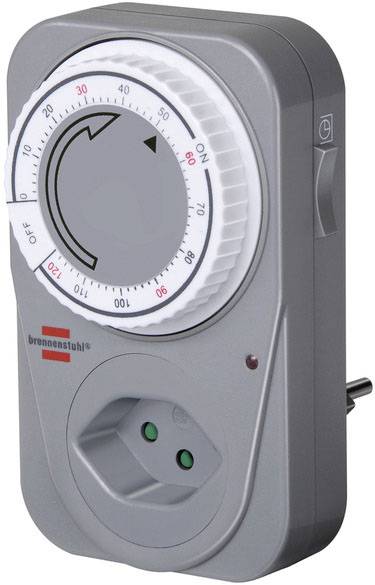 Mechanische Zeitschaltuhr mit Drehrad, Steckdose unten. Zeigt Uhrzeiten von 0-24 Stunden. Markenlogo erkennbar.