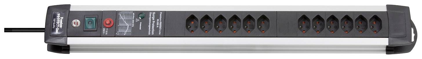 Eine Steckdosenleiste mit zwölf Steckplätzen und einem Überspannungsschutz-Schalter bietet Platz für mehrere elektrische Geräte.