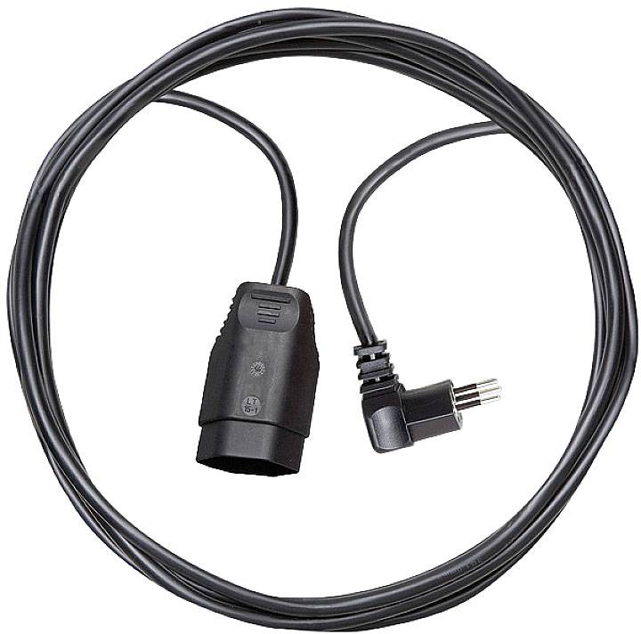 'Ein schwarzes Netzkabel mit einem abgewinkelten Steckverbinder auf einer Seite und einer geraden Buchse auf der anderen, auf weißem Hintergrund.'