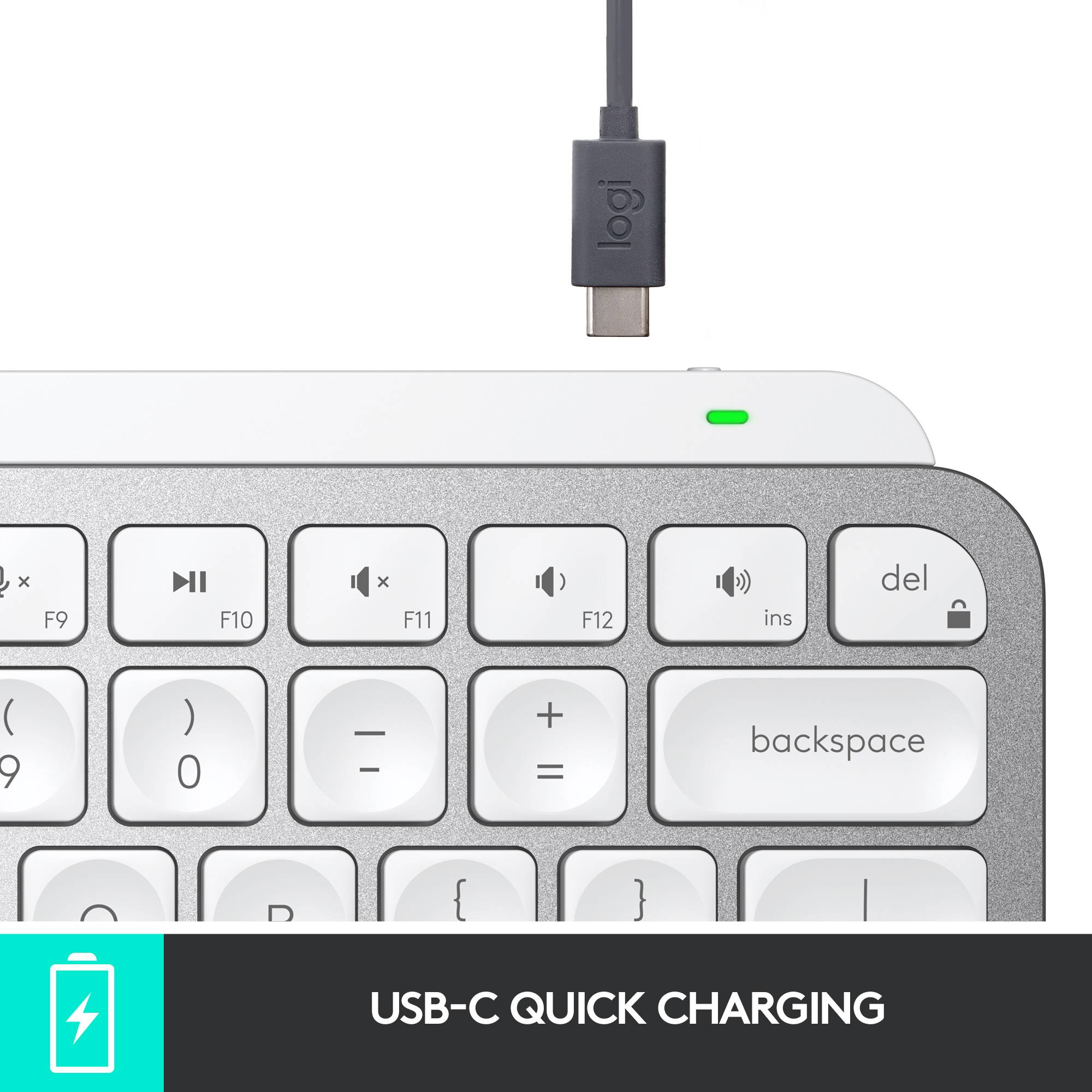 Tastatur mit USB-C-Anschluss oben, Ladesymbol unten, Text 'USB-C Quick Charging'; zeigt schnelles Laden über USB-C.