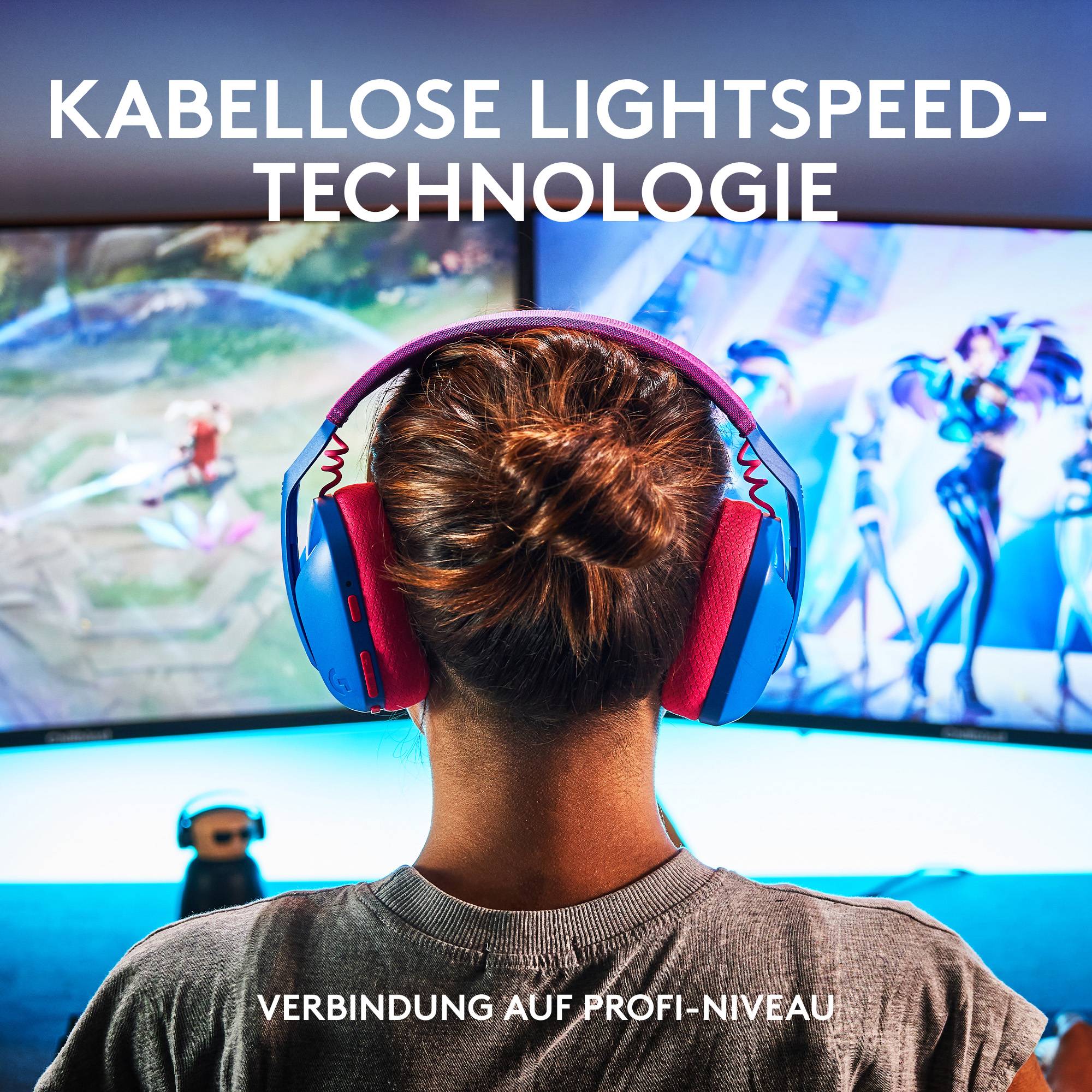 Person mit Kopfhörern vor Gaming-Bildschirm. Text im Bild: 'Kabellose Lightspeed-Technologie' und 'Verbindung auf Profi-Niveau'.