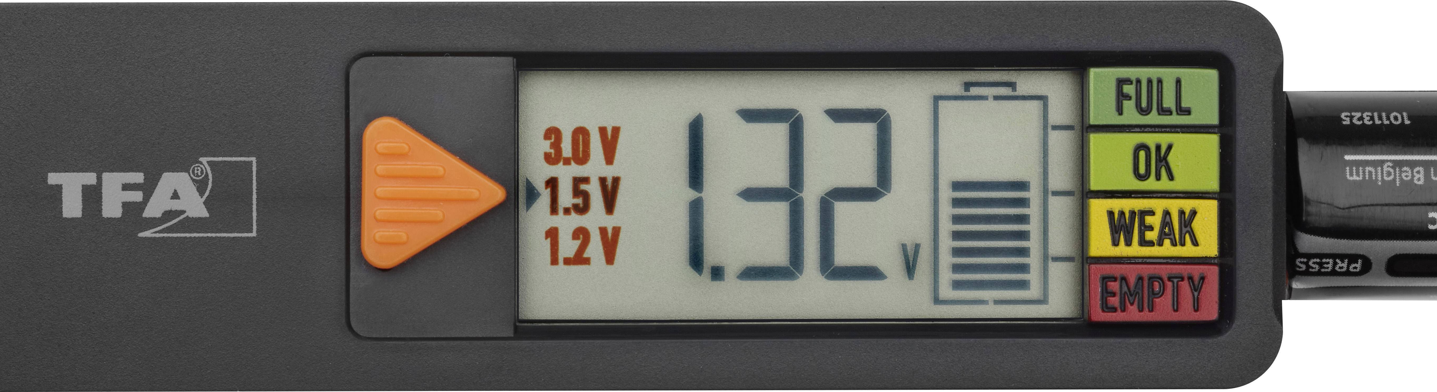 Ein digitaler Batterietester zeigt eine Spannung von 1,32V an. Rechts daneben eine Batterieanzeige: voll (grün), ok (gelb), schwach (orange), leer (rot).