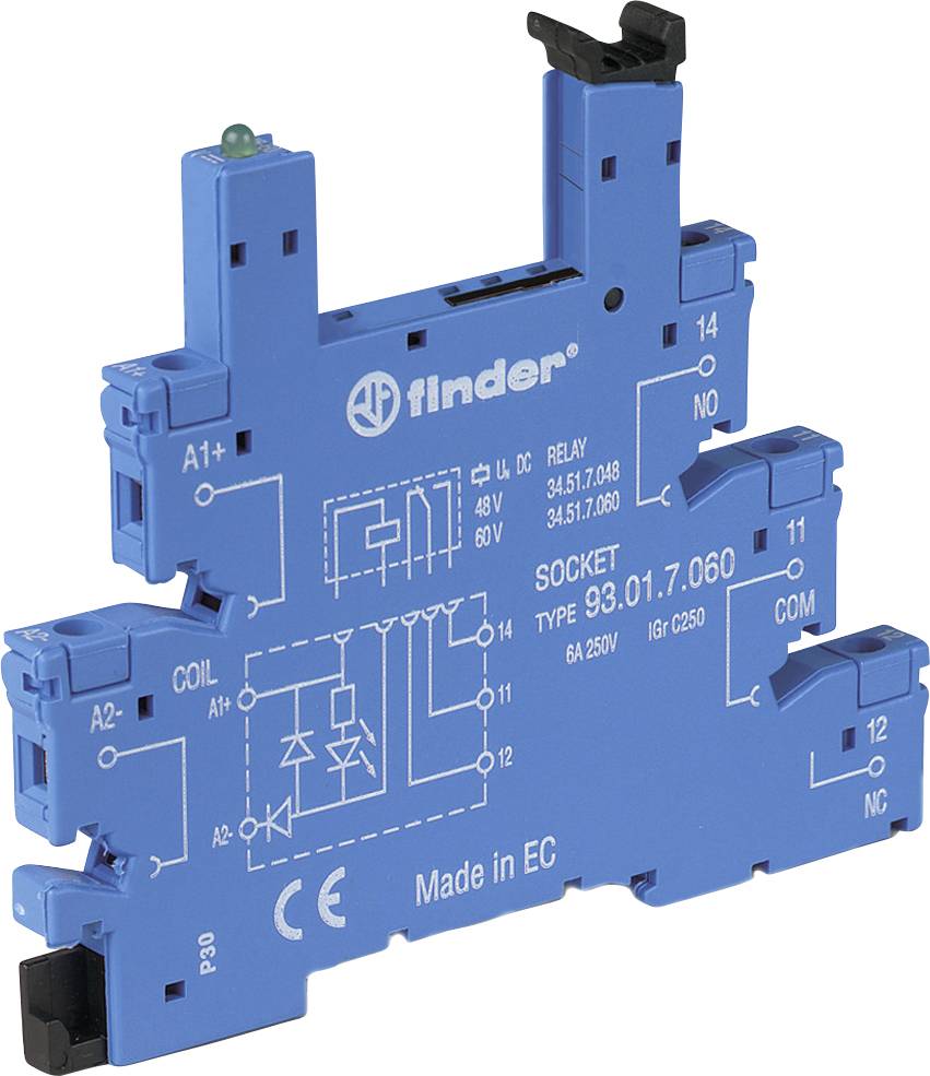 Ein blaues Relais-Sockelmodul von Finder mit Aufdrucken für elektrische Verbindungen und Spezifikationen wie 6A, 250V. Made in EC.