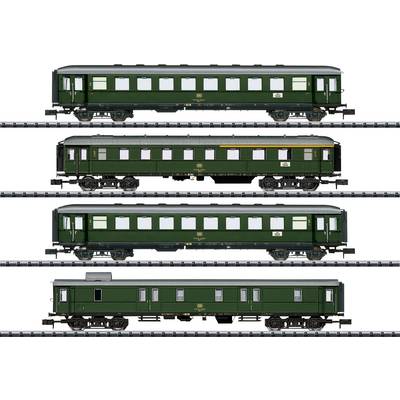 Vier grüne Eisenbahnwagen in Reihe auf einem Gleis. Unterschiede in Fenster- und Türanordnung. Nostalgisches Design aus der klassischen Zugära.