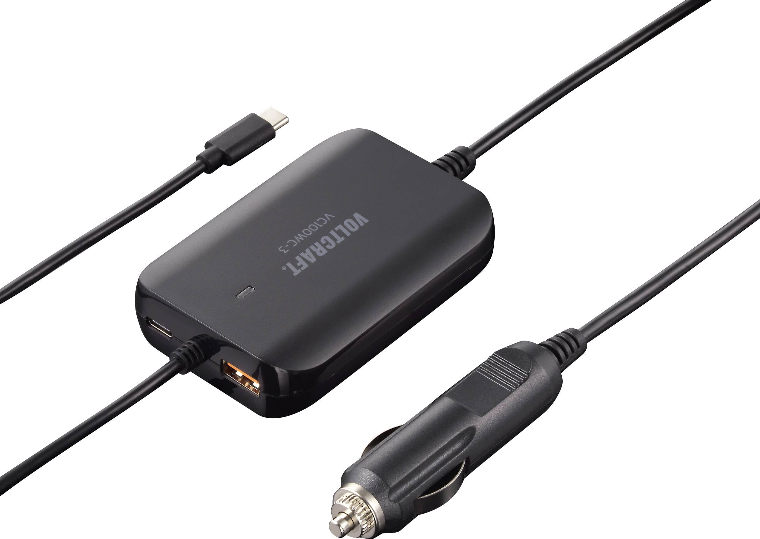 Schwarzes Autoladegerät mit USB- und USB-C-Anschluss sowie Zigarettenanzünderadapter, geeignet zum Aufladen elektronischer Geräte.