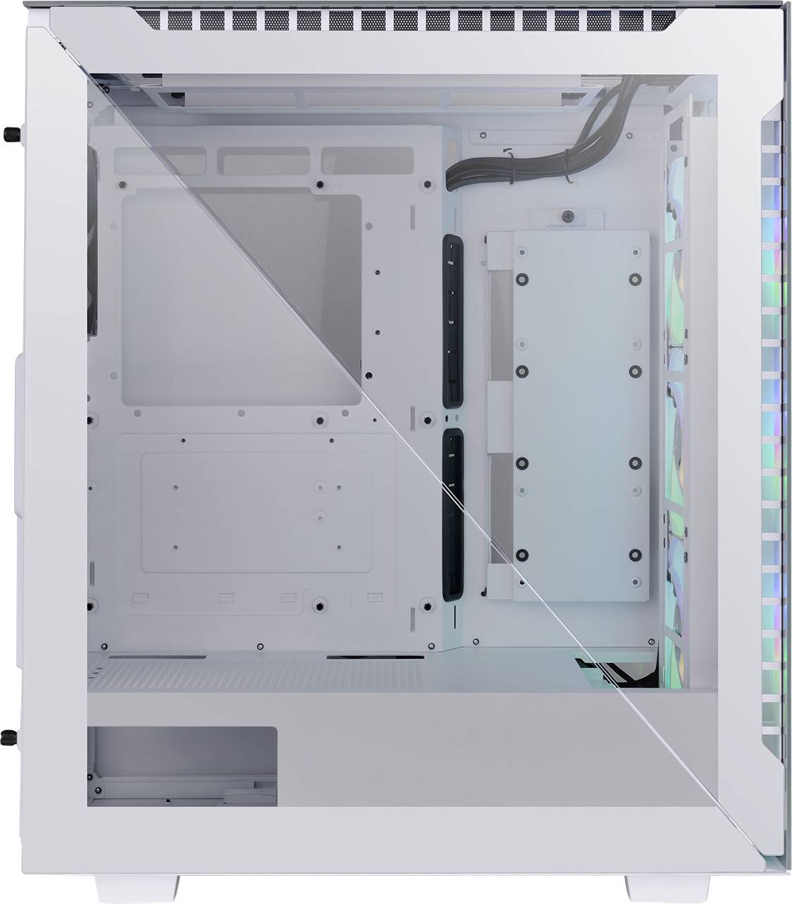 Weißes Computergehäuse mit Glasfenster, zeigt leeres Inneres, vorbereitet für das Einbauen von Komponenten, wie Mainboard und Lüfter.