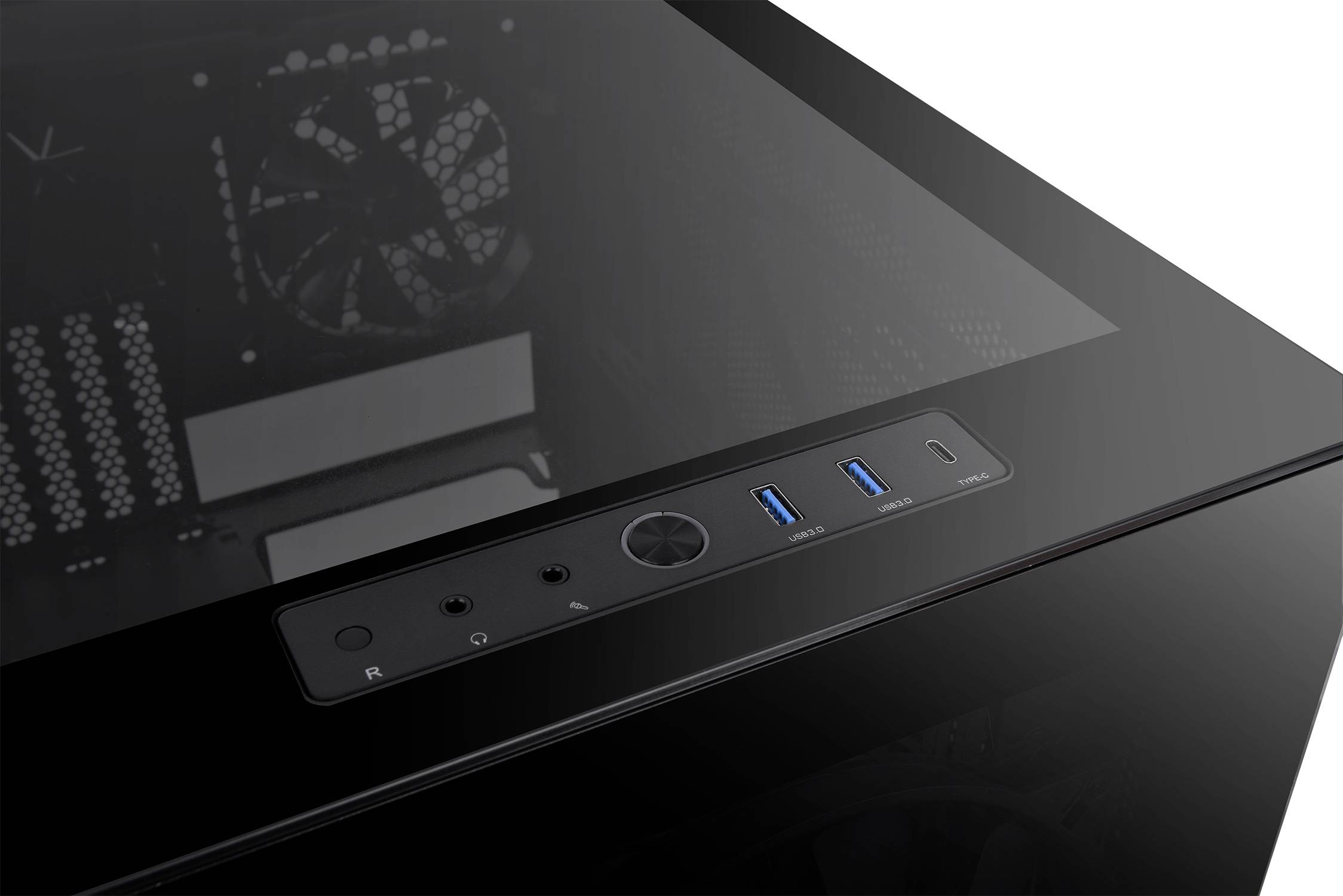 Schwarzes Computergehäuse mit Glasabdeckung, zwei USB-Anschlüsse und Lüfter sichtbar.