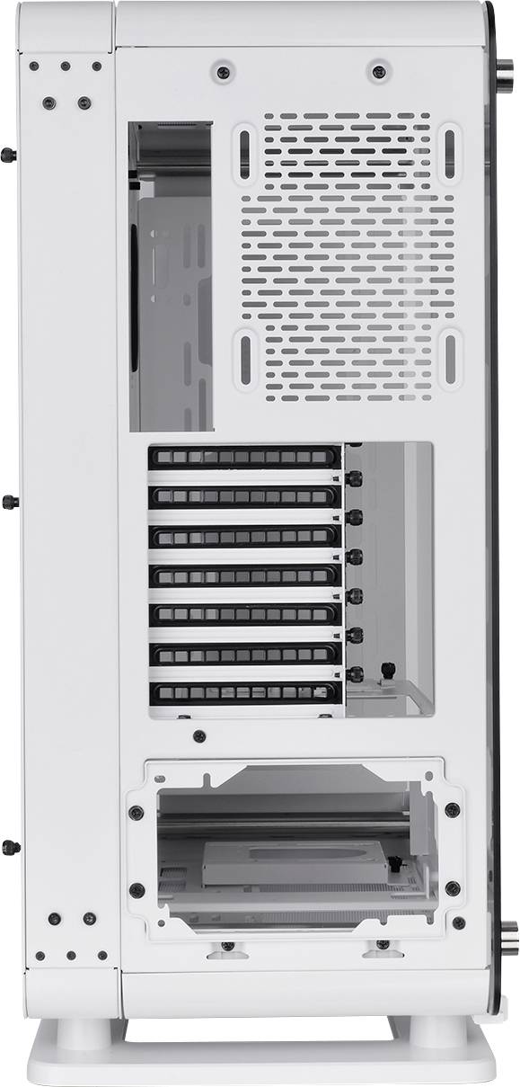 Computergehäuse-Rückseite, weiß, mit mehreren Lüftungsschlitzen, PCIe-Steckplätzen und unterem Netzteilloch; keine Kabel oder Geräte.