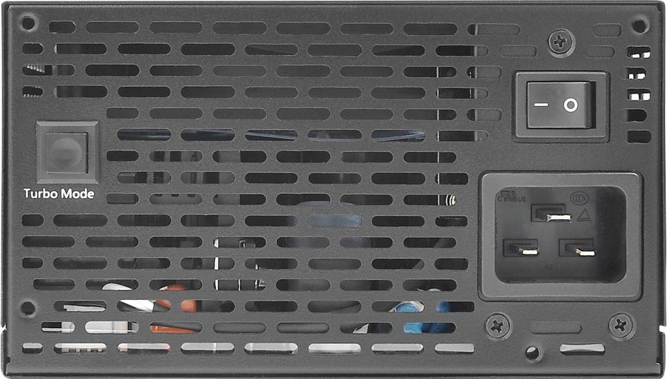 Ein Computernetzteil mit schwarzem Lüftungsgitter, Netzschalter und Stromanschluss. Beschriftung 'Turbo Mode' links sichtbar.
