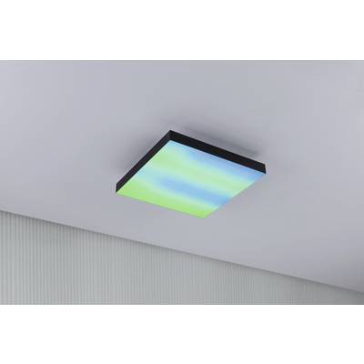 Eine quadratische LED-Deckenleuchte mit Farbverlauf von Blau zu Grün, montiert an einer weißen Decke in einem modernen Raum.