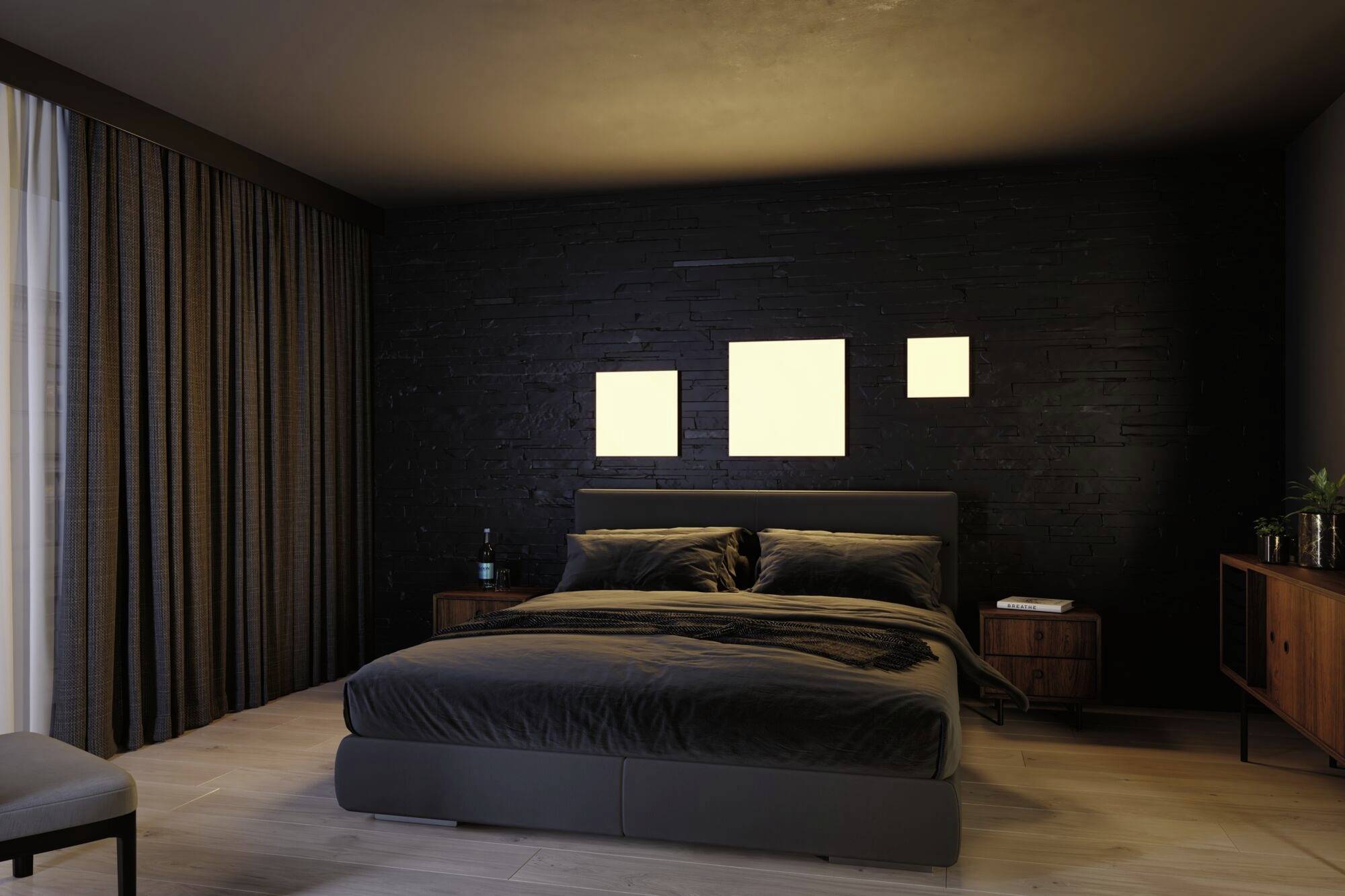 Modernes Schlafzimmer mit einem großen Bett, schwarzen Wänden, drei leuchtenden Wandquadraten und dunklen Vorhängen. Holzfußboden.