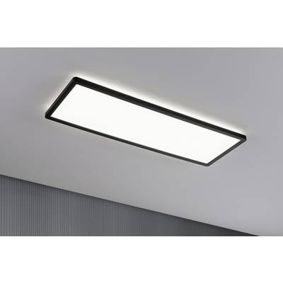 Rechteckige Deckenleuchte mit schwarzem Rahmen an der weißen Decke. Sie strahlt helles, gleichmäßiges Licht aus.