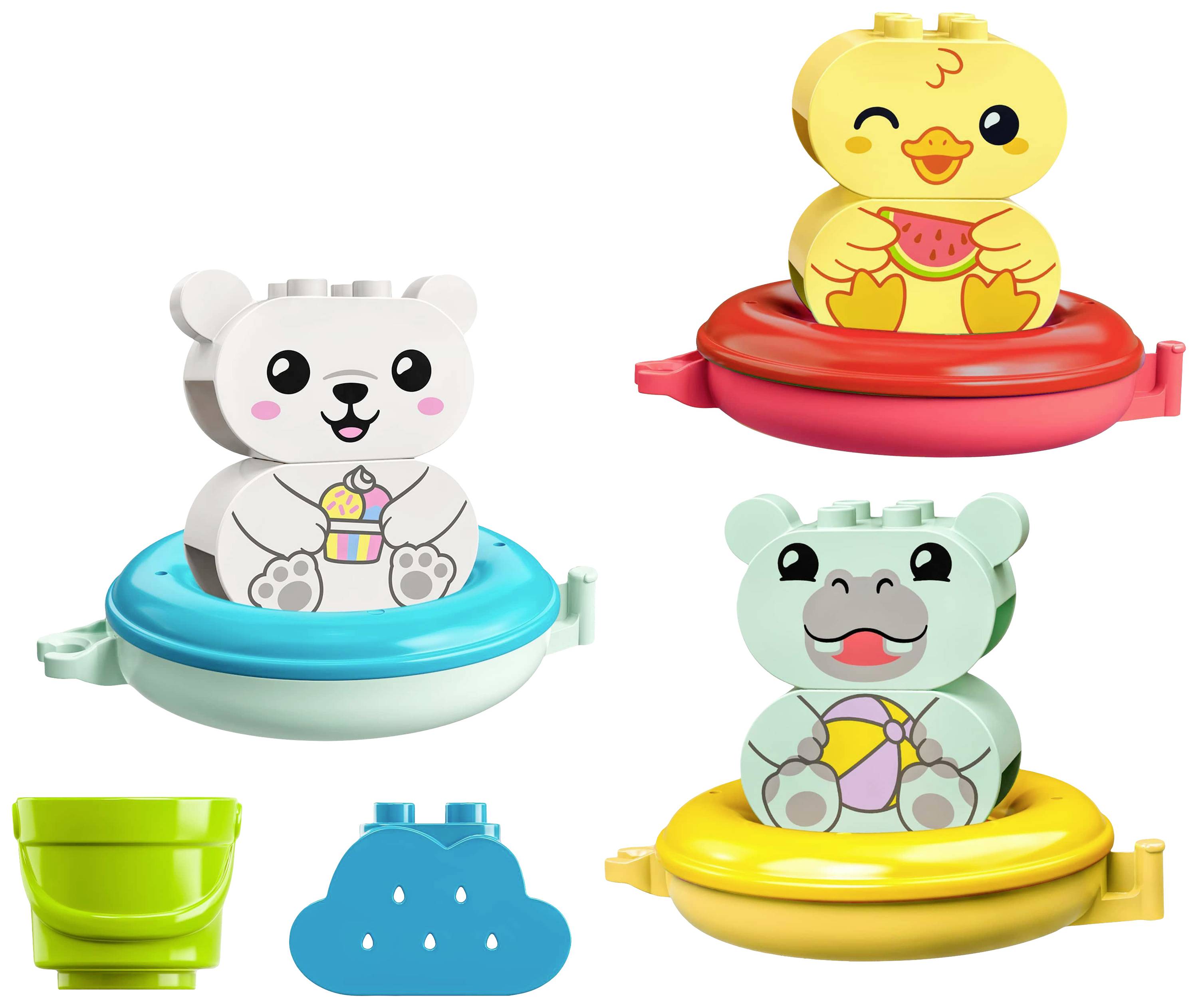 Bunte Tiere aus Bauklötzen: Bär mit Cupcake, Ente mit Melone, Nilpferd mit Obst. Klötze auf blauen, roten und gelben Basisplatten.