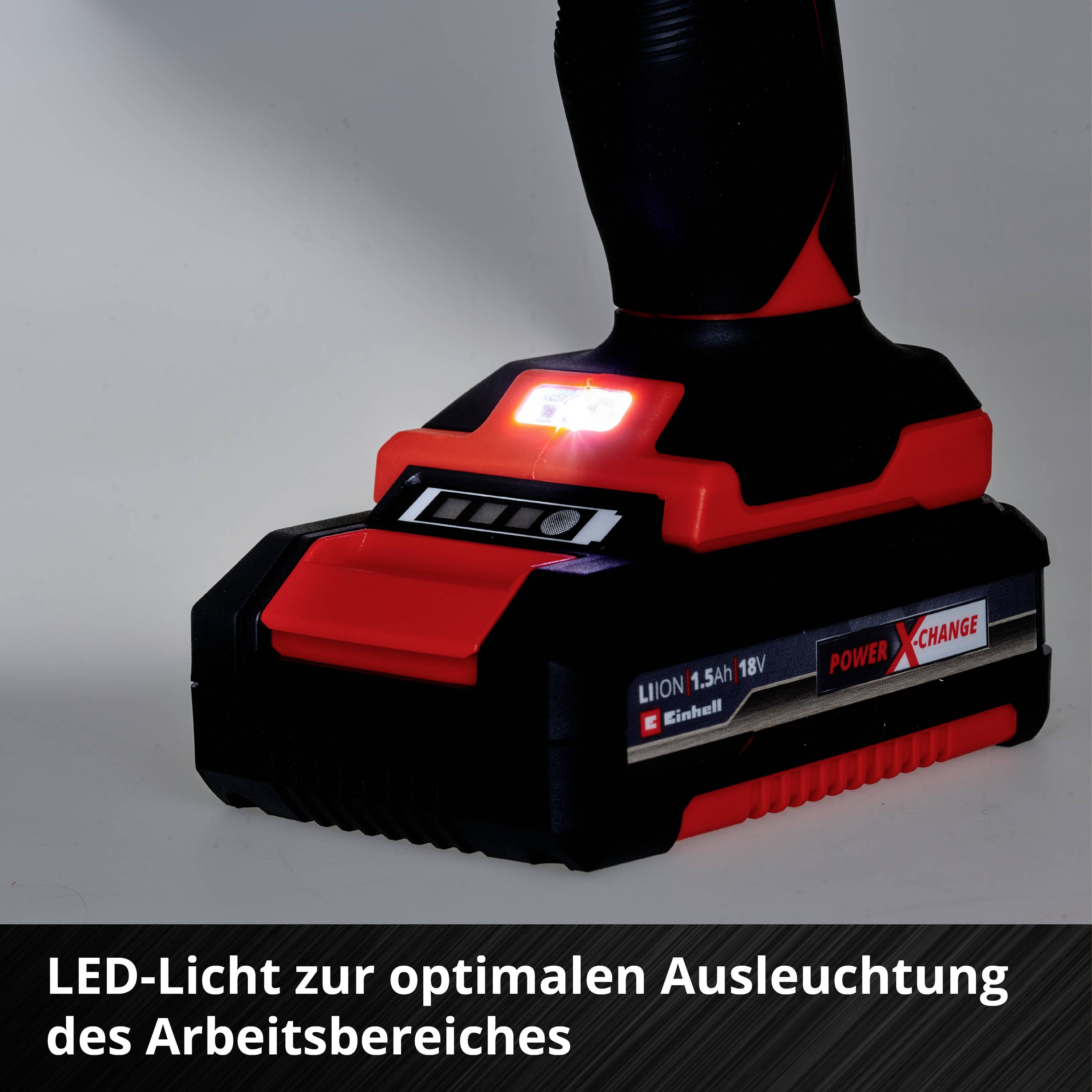 Bohrmaschine mit Akku, eingebautem LED-Licht zur Arbeitsbereichsbeleuchtung. Text: 'LED-Licht zur optimalen Ausleuchtung des Arbeitsbereiches'.