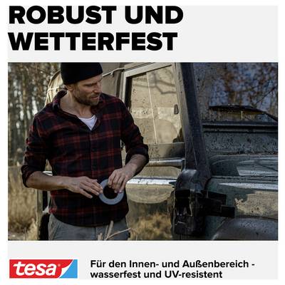 Mann repariert mit Klebeband ein Geländewagen im Wald; Text: 'Robust und wetterfest', 'Für Innen- und Außenbereich - wasserfest und UV-resistent'.