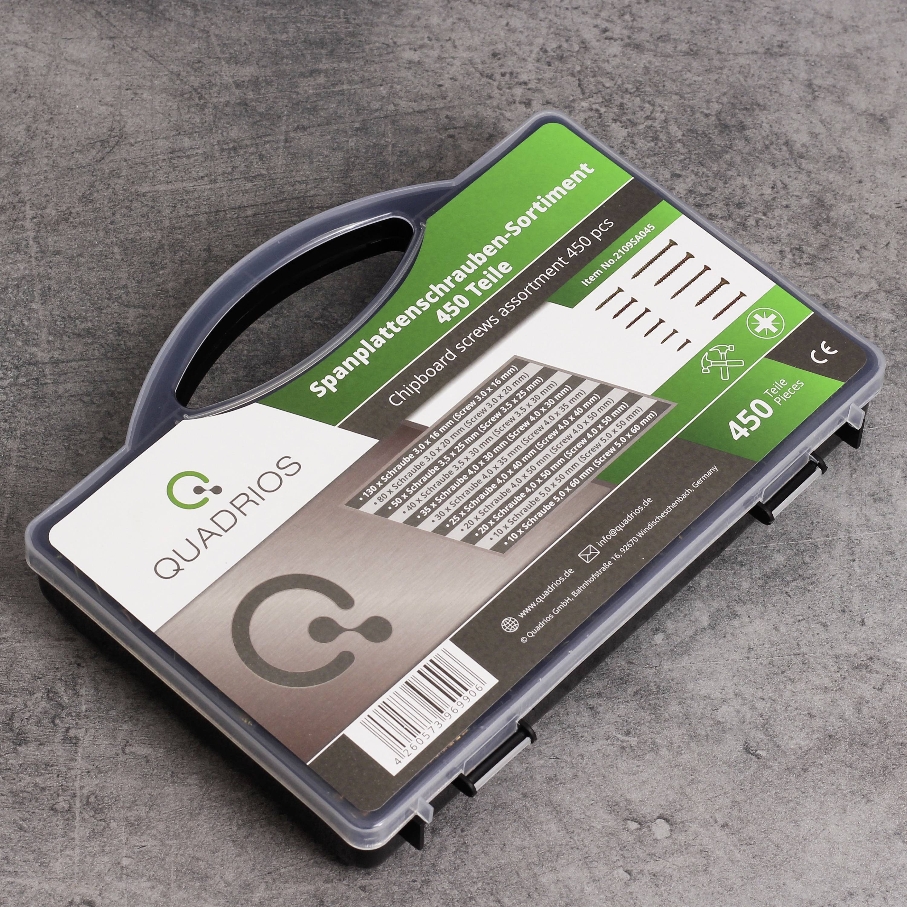 Sortimentkasten mit 450 Spanplattenschrauben von Quadrios. Transparentes Gehäuse mit Griff, diverse Schraubenlängen aufgelistet.