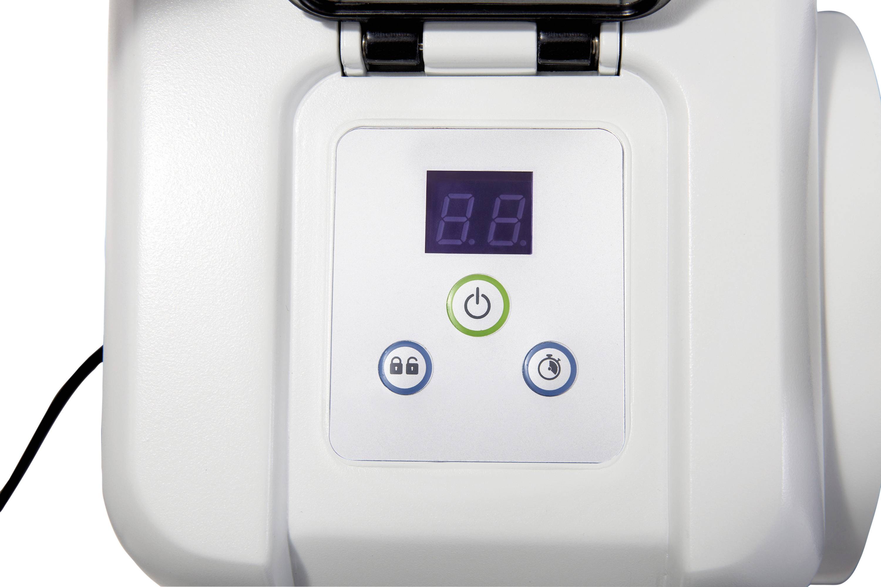 Nahaufnahme eines elektronischen Geräts mit Digitalanzeige, Ein/Aus-Taste, Verriegelungstaste und Timer-Taste auf der Vorderseite.