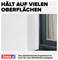 'Hält auf vielen Oberflächen.' Ein selbstklebendes Fugenband neben einem Fenster, geeignet für glatte und raue Oberflächen.