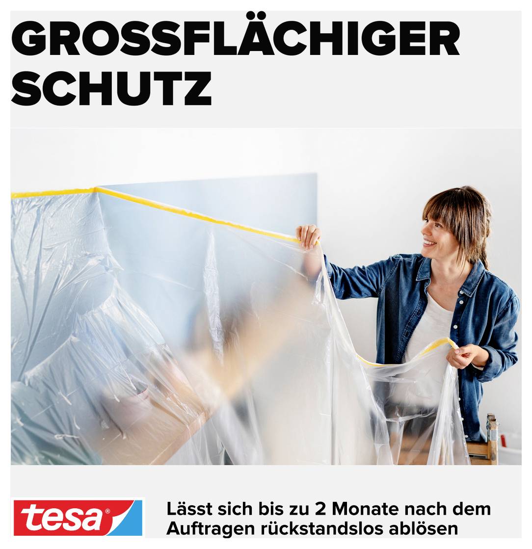 Eine Person befestigt eine Abdeckfolie mit Klebeband an einer Wand. Der Text lautet 'Großflächiger Schutz'.