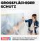 Frau befestigt großen Plastikschutz über Möbel. Verpackung weist auf praktischen Schutz hin. Text: 'Großflächiger Schutz'.