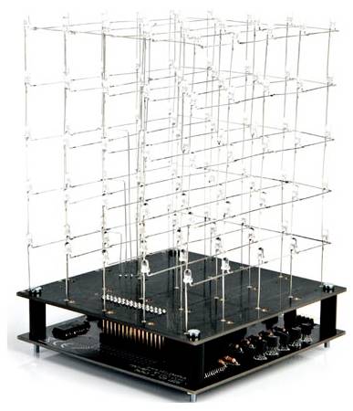 Ein dreidimensionales LED-Würfel-Display auf einer schwarzen Basis mit elektronischen Schaltkreisen und Drehreglern unten.