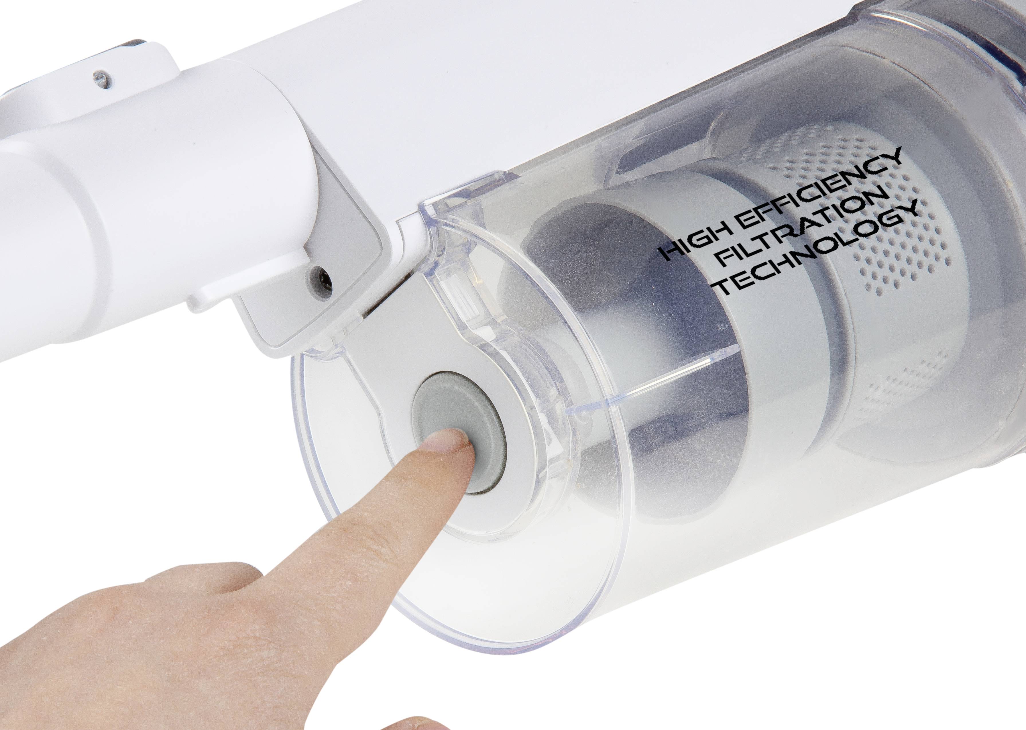 Eine Hand zeigt auf den durchsichtigen Staubbehälter eines weißen Staubsaugers mit der Aufschrift 'High Efficiency Filtration Technology'.