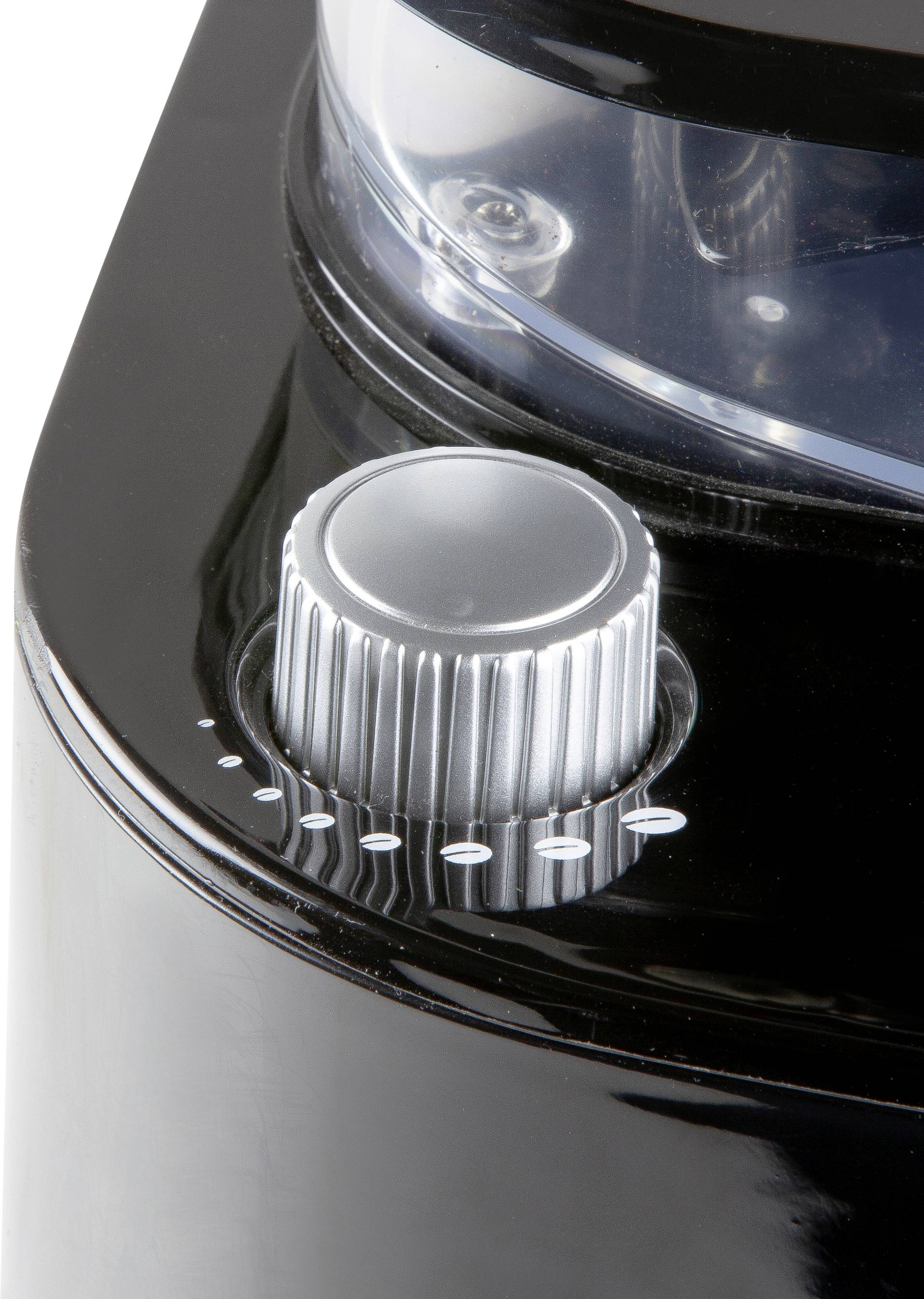 Nahaufnahme eines Drehknopfs an einem schwarzen Gerät, wahrscheinlich für Einstellungen oder Bedienung.