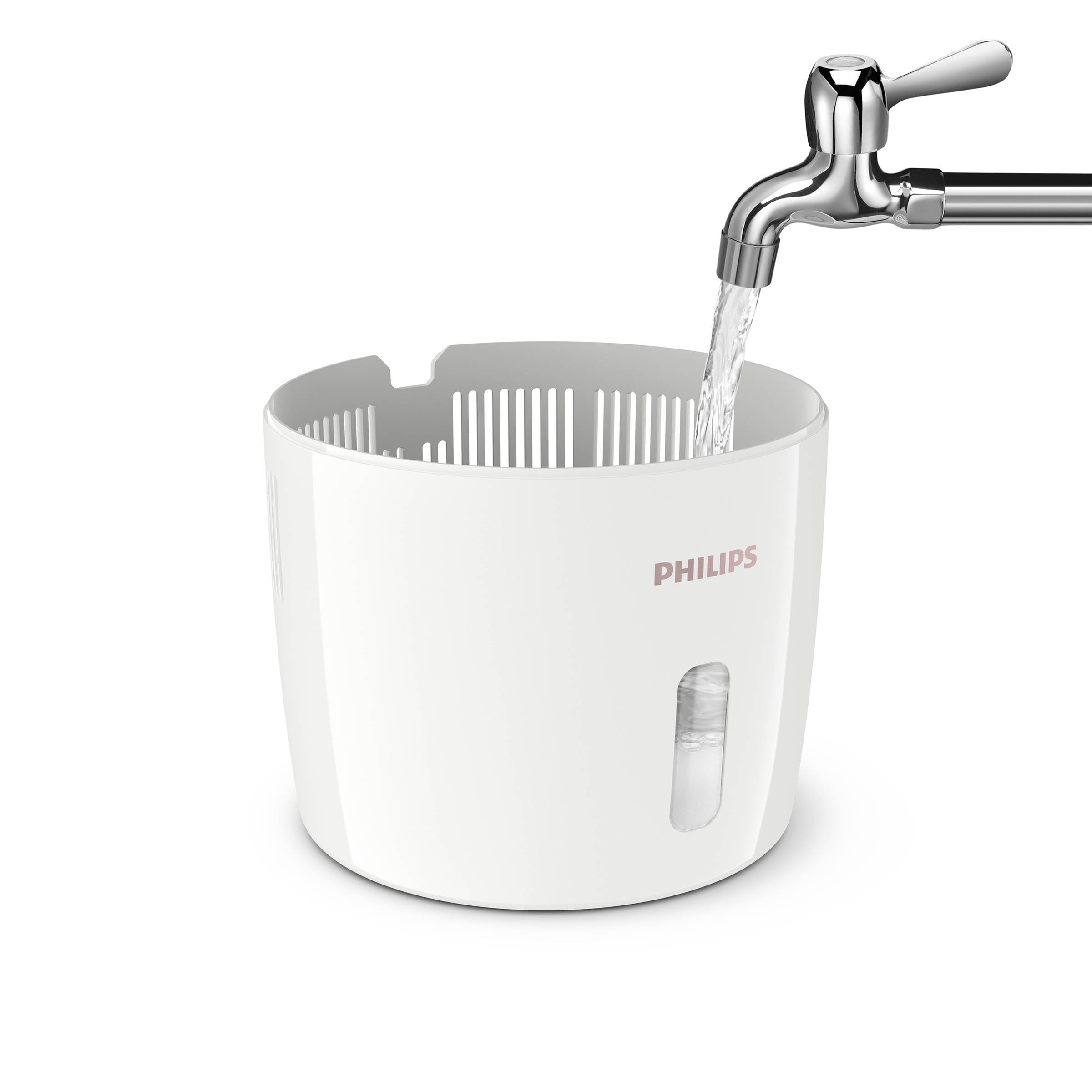 Ein weißer Wasserfilterbehälter mit 'Philips'-Logo, unter einem laufenden Wasserhahn platziert.
