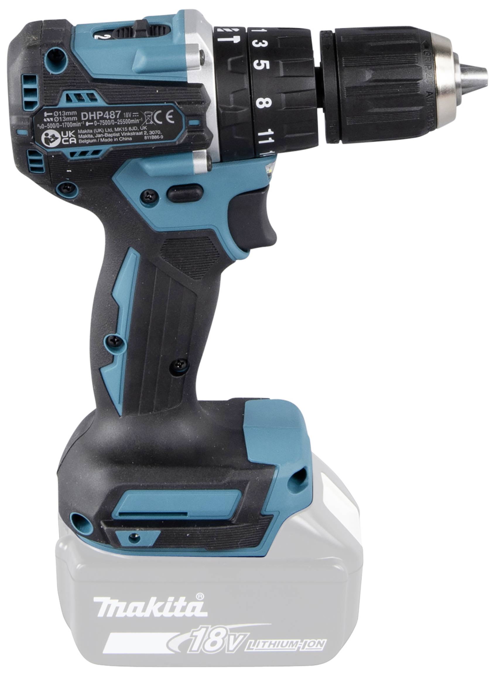 Ein blauer und schwarzer Akku-Bohrschrauber mit 18V Lithium-Ionen-Akku. Markenname 'Makita' sichtbar auf dem Akku.