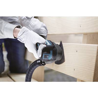 Eine Person schleift mit einem blauen Elektroschleifer eine Holzoberfläche. Sie trägt weiße Handschuhe.