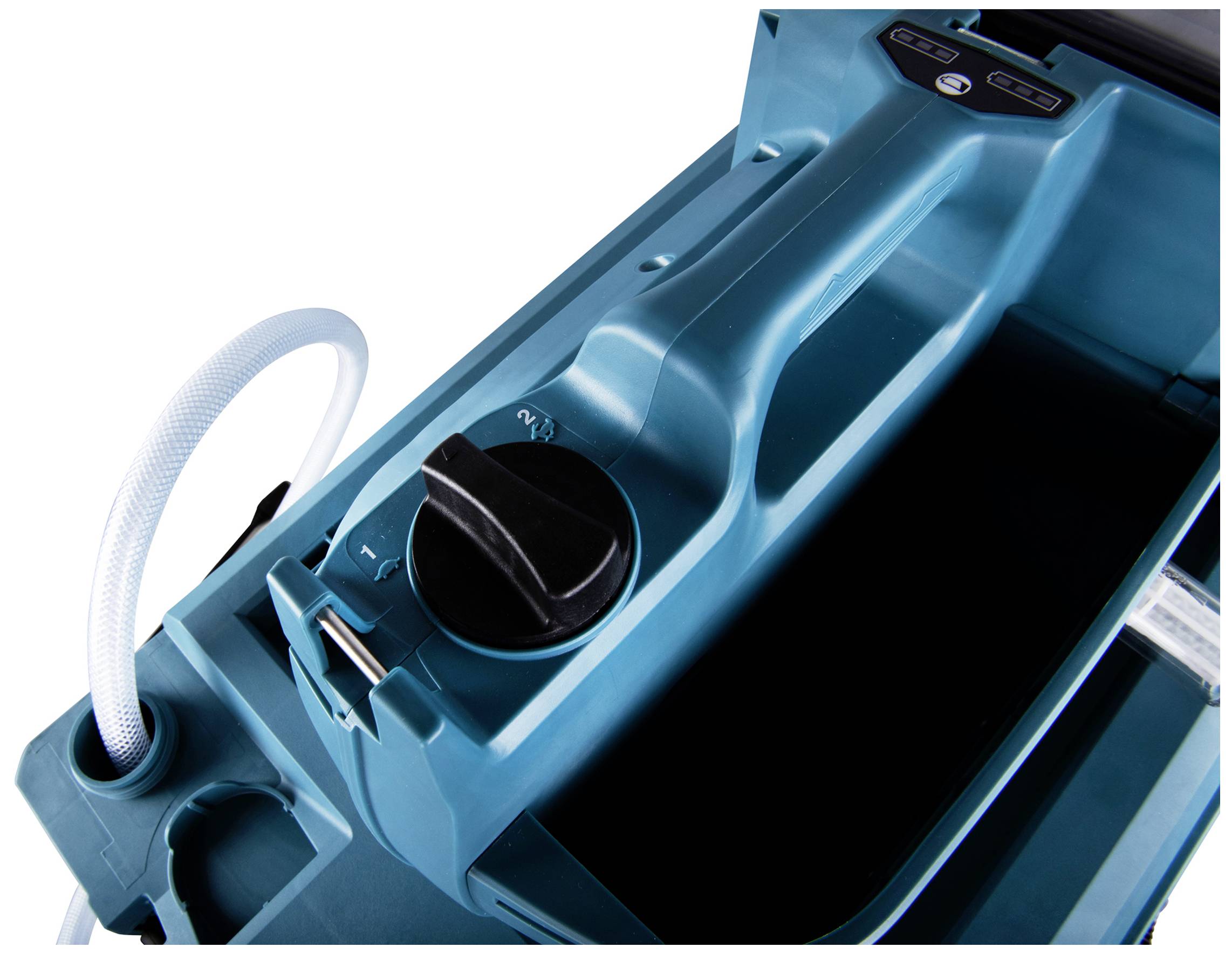 Ein blauer Wassertank mit einem schwarzen Drehknopf und einem weißen Schlauch.