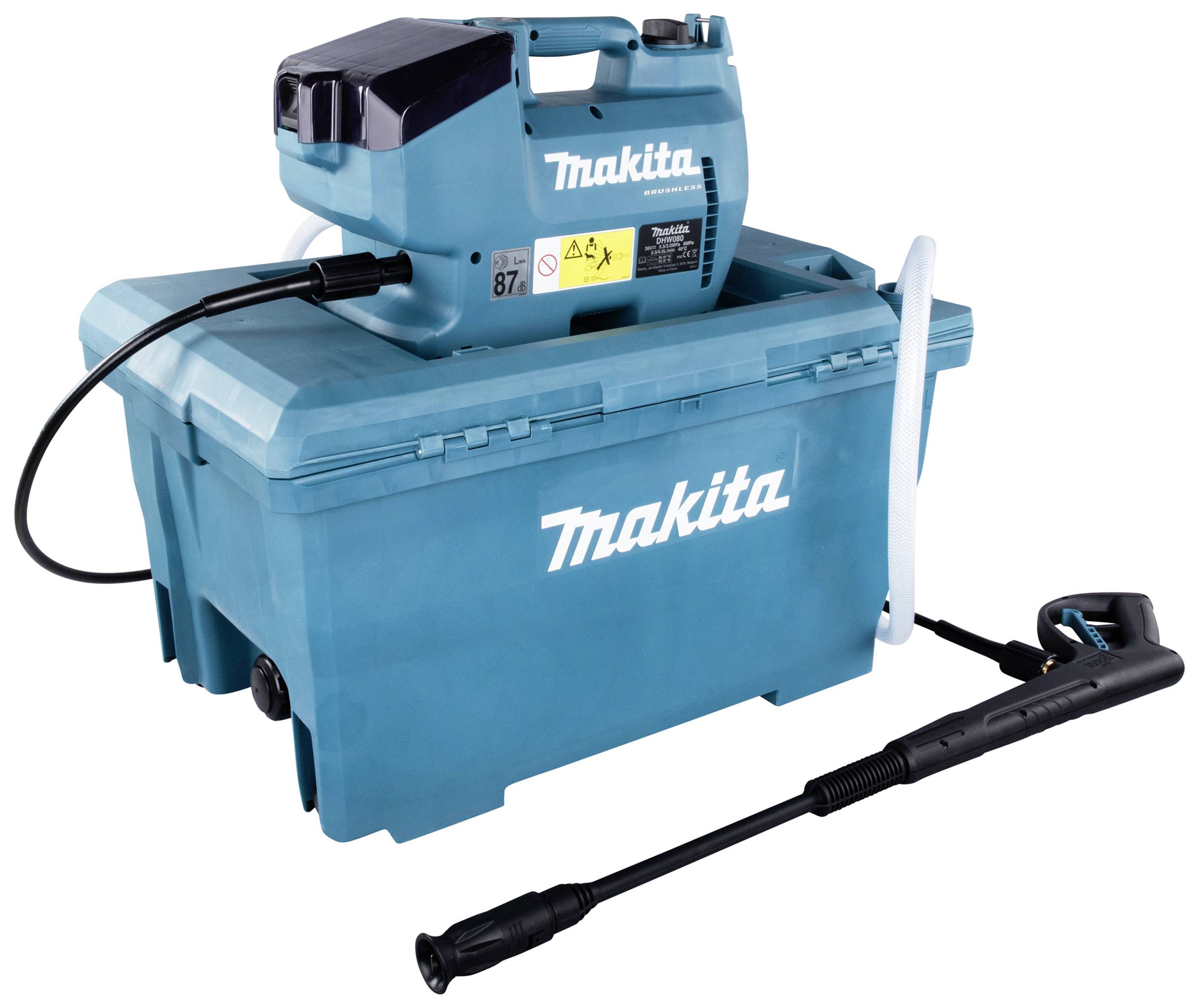 Ein blauer Makita-Hochdruckreiniger mit Schlauch und Sprühpistole, montiert auf einer Transportbox, geeignet für Reinigungsarbeiten.