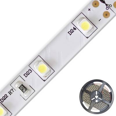 Nahaufnahme eines LED-Streifens mit mehreren Dioden und Widerständen, daneben eine Rolle des LED-Streifens zur Veranschaulichung.