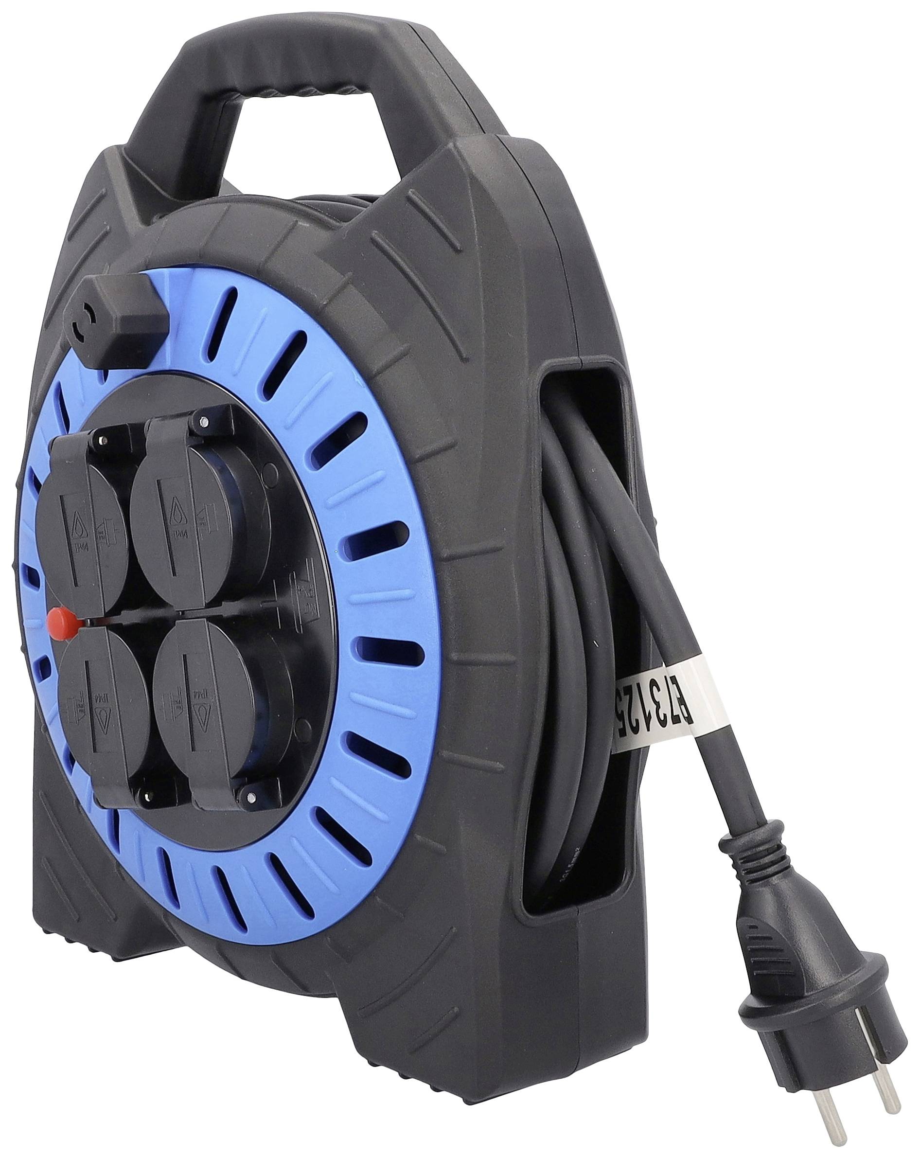 Eine schwarze Kabeltrommel mit blauem Rahmen und vier Steckdosen, inklusive ausziehbarem Kabel mit Stecker, markiert mit '2132'.