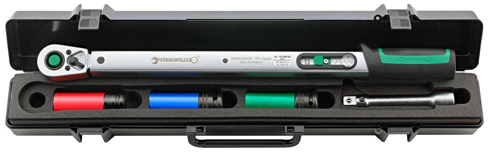 Ein Drehmomentschlüssel in einem schwarzen Kunststoffkoffer mit farbigen Nüssen in Rot, Blau und Grün sowie einer Verlängerung.