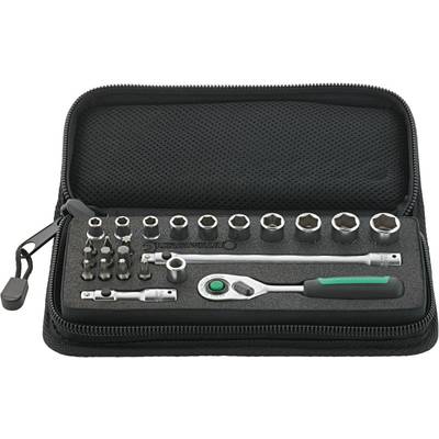Ein geöffneter Werkzeugkoffer mit verschiedenen Steckschlüsseln, Bits und Ratschen, ideal für Heimwerker und mechanische Arbeiten.