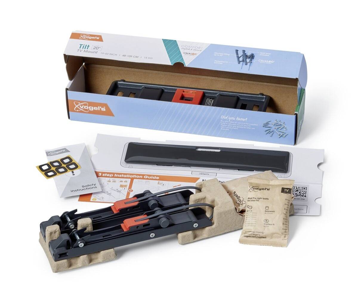 Im Bild sind die Einzelteile eines TV-Wandhalterungssatzes zu sehen, inklusive Montagematerial, Anleitung und Verpackung.