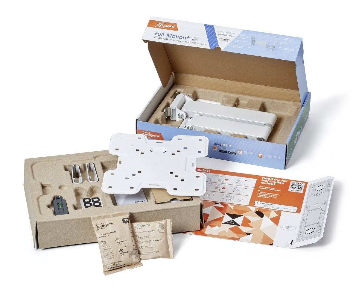 Montageset für TV-Wandhalterung, zeigt einen geöffneten Karton mit Halterungsteilen, Montageschrauben, Anleitung und Verpackungsmaterial.