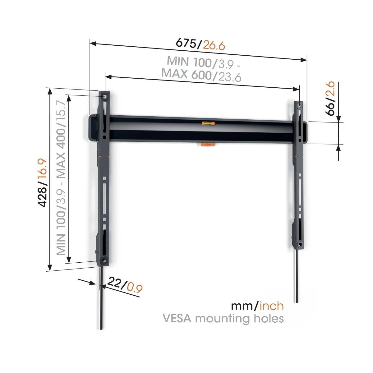 'Flacher schwarzer TV-Wandhalter mit VESA-Bohrungen. Maße: B 675 mm, H 428 mm. Minimaler Wandabstand: 22 mm.'