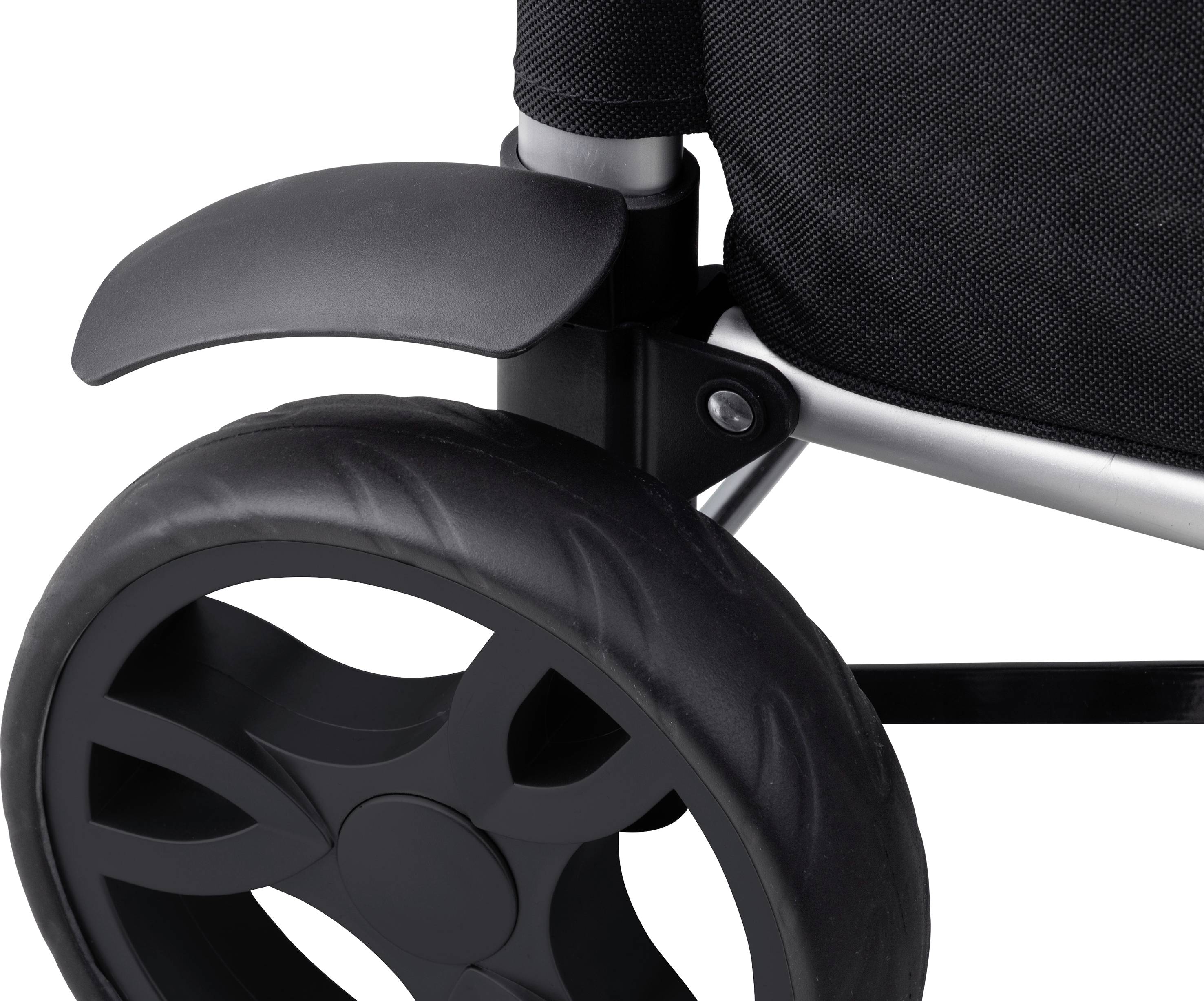 Nahaufnahme eines Kinderwagenrads mit dickem Reifenprofil und schwarzem Kunststoffrad, das stabil und strapazierfähig aussieht.