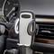 Eine Smartphone-Halterung ist im Lüftungsgitter eines Autos montiert, neben einem Tachometer.